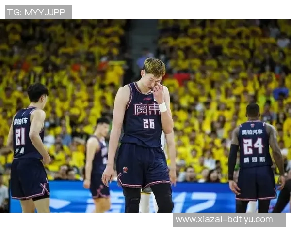 周琦回应网友质疑球队表现强调团结与共同努力的重要性